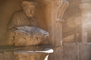 Il Facchino è una delle sei statue parlanti di Roma