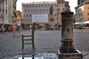 Campo de' Fiori con una delle sue fontanelle
