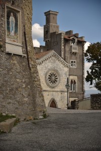 Si resta colpiti dalle architetture fiabesche di Collalto