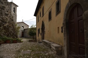 Percorrere i vicoli e ritrovarsi davanti alla chiesa principale