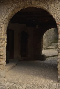 Tra le stradine del paese