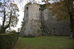 una delle torri difensive del castello baronale