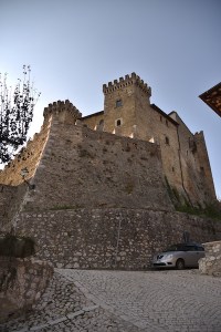 Il castello domina dall'alto il borgo di Collalto Sabino