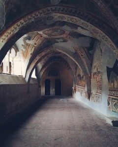 Affreschi nel chiostro di Santa Scolastica