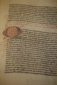 Un libro antico alla biblioteca del monastero di Santa Scolastica