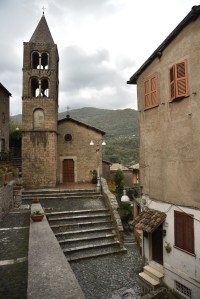 La chiesa di San Pietro col suo campanile