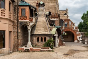Dettaglio dell'esterno del Museo della Casina delle Civette a Villa Torlonia