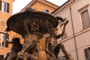 tre dei quattro efebi della cosiddetta fontana delle tartarughe